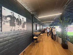 Muro con fotografías históricas del club